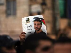 قناة12: غانتس يقرر عدم تسليم جثمان الشهيد ناصر أبو حميد