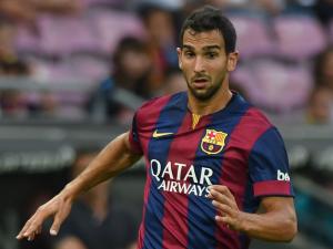 برشلونة يعير مدافعه مونتويا إلى بيتيس
