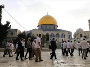 مستوطنون يقتحمون الأقصى ويؤدون طقوسَا تلمودية