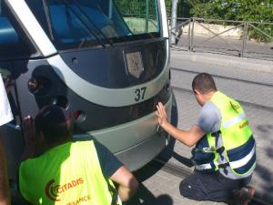 القدس: رشق القطار الإسرائيلي الخفيف بالحجارة