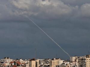 المقاومة الفلسطينية تطلق صاروخ تجربي باتجاه البحر