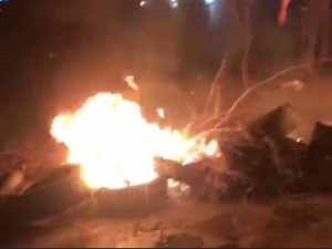 ليلة ساخنة في بيروت وإغلاق للطرق في المدن اللبنانية