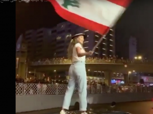 مايا دياب تدعو إلى التخلي عن سلمية الثورة اللبنانية
