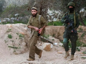 قائد جيش الاحتلال في الضفة: عنف المستوطنين سيؤدي إلى انتفاضة فلسطينية