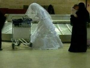عريس يفر من عروسه