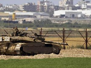 آليات عسكرية على حدود غزة