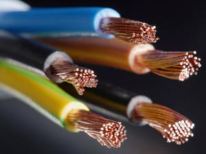 الخليل: الشرطة تكشف ملابسات سرقة طن من النحاس