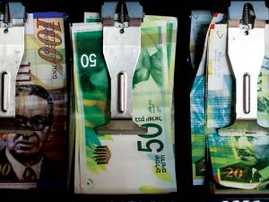 رواتب الموظفين الأحد المقبل