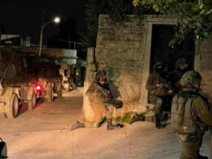 بالفيديو إصابة خطيرة لشاب من مخيم بلاطة واشتباكات مسلحة افشلت اعتقال أحد المقاومين