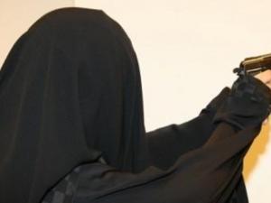 تزوج عليها فقتلته وأدخلت العروس المستشفى