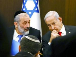 تقرير: نتنياهو سيقيل درعي خلال جلسة الحكومة الأحد