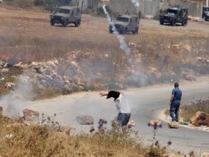 الاحتلال يقمع مسيرة النبي صالح