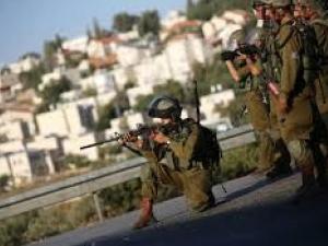 إصابة شاب واعتقال آخر باقتحام الاحتلال مخيم الجلزون