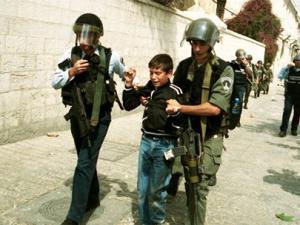 اعتقال فتى فلسطيني