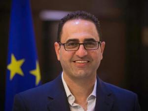 ممثل الإتحاد الأوروبي يرد بشأن تقليص دعم "الأونروا" ويكشف أخر تطورات عودة ميزانية السلطة