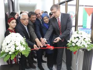 بلدية البيرة تفتتح وحدة التنمية والاستثمار
