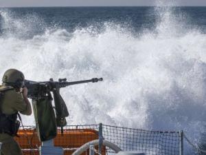 بحرية الاحتلال تستهدف قوارب الصيادين في بيت لاهيا