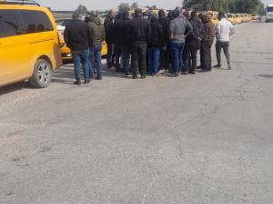 سائقو خط الجسر يعلنون الإضراب المفتوح بدءاً من اليوم (صور)