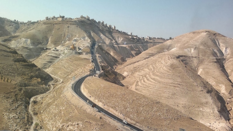 لجنة برئاسة وزير الأشغال لتنفيذ مشروع الطريق البديل لواد النار