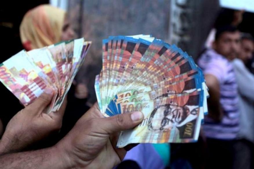 "إسرائيل" تخصم 13 مليون شيكل من أموال السلطة الفلسطينية