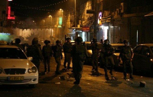 46 إصابة خلال مواجهات مع الاحتلال في العيزرية بالقدس