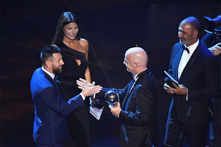 ميسي يفوز بجائزة أفضل لاعب في العالم