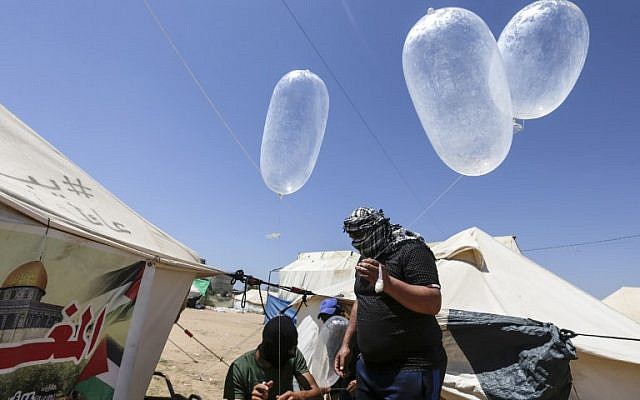إطلاق دفعة من البالونات الحارقة تجاه المستوطنات المحاذية لقطاع غزة