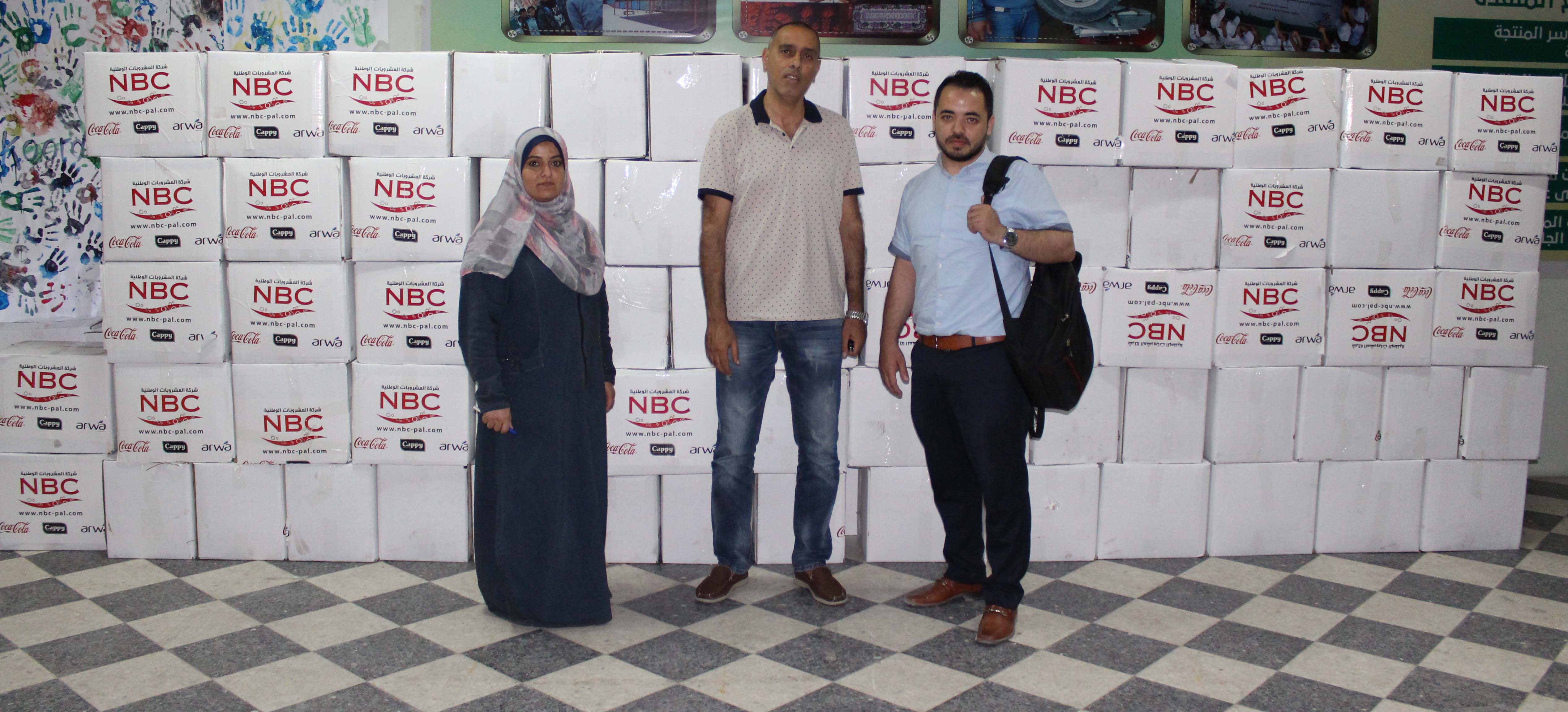 المشروبات الوطنية تقدم مئات الطرود الغذائية للأسر الفقيرة في غزة وطولكرم وكفر زيباد