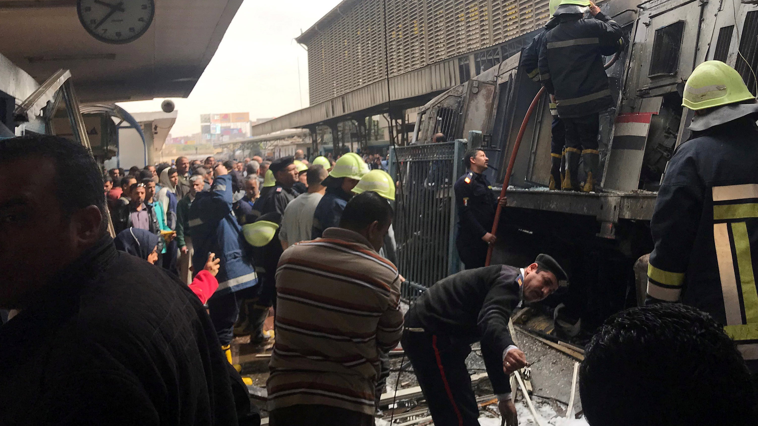 مصر: قبول استقالة وزير النقل بعد حادث محطة القطارات