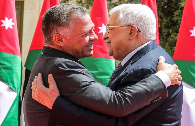 العاهل الأردني لعباس: “لا سلام ولا استقرار” في المنطقة دون حل الصراع الفلسطيني الإسرائيلي