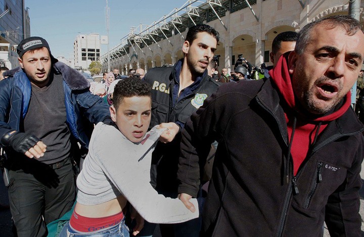 حماس تتهم السلطة بشن حملة ضد أنصارها في الضفة