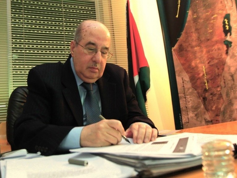 الزعنون يبحث مع أعضاء التنفيذية تطورات الأوضاع على الساحة الفلسطينية