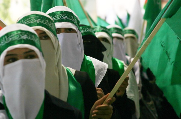 الشباك يزعم الكشف عن شبكة نسوية لحماس في الضفة
