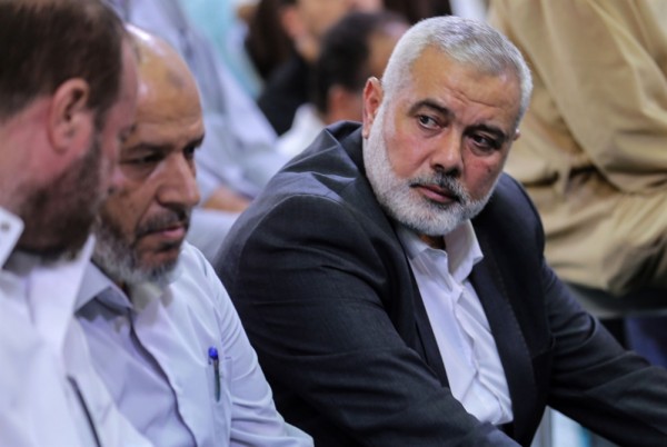 موقع إسرائيلي: اتفاق التهدئة مع حماس عالق.. ما علاقة عباس؟