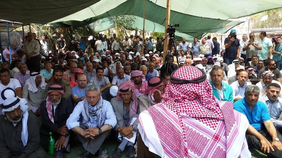 القوى تدعو لتصعيد اليوم لكسر حصار "الخان الأحمر" والمعركة القانونية متواصلة