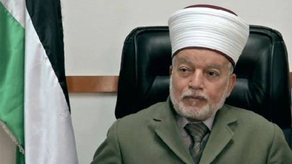 المفتي يُحذر من محاولات سن قانون يسمح للمستوطنين بشراء أراض بالضفة