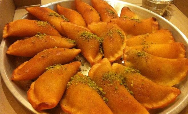 لماذا سميت “القطايف” بهذا الاسم ؟!