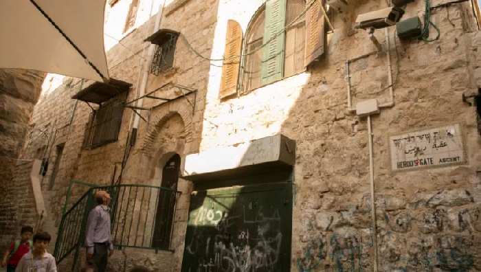 الاحتلال يضغط على السلطة الفلسطينية لإطلاق سراح سمسار عقارات