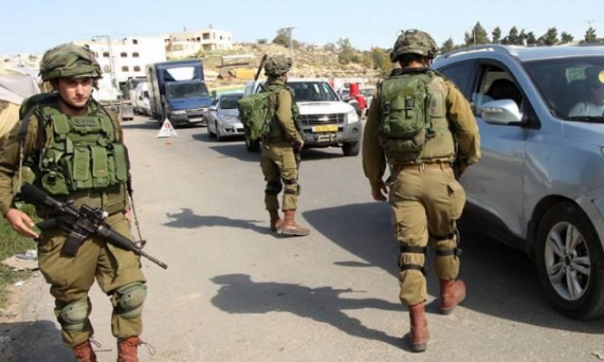 الاحتلال يوظف الحواجز العسكرية لجمع المعلومات عن الفلسطينيين