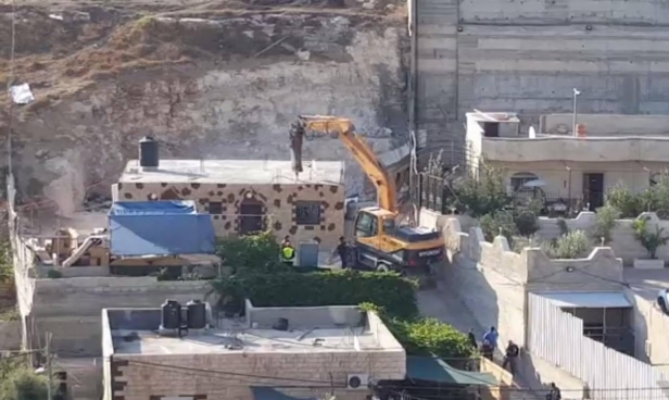 عشرات المنازل والمنشآت بسلوان مهددة بالانهيار بسبب حفريات الاحتلال
