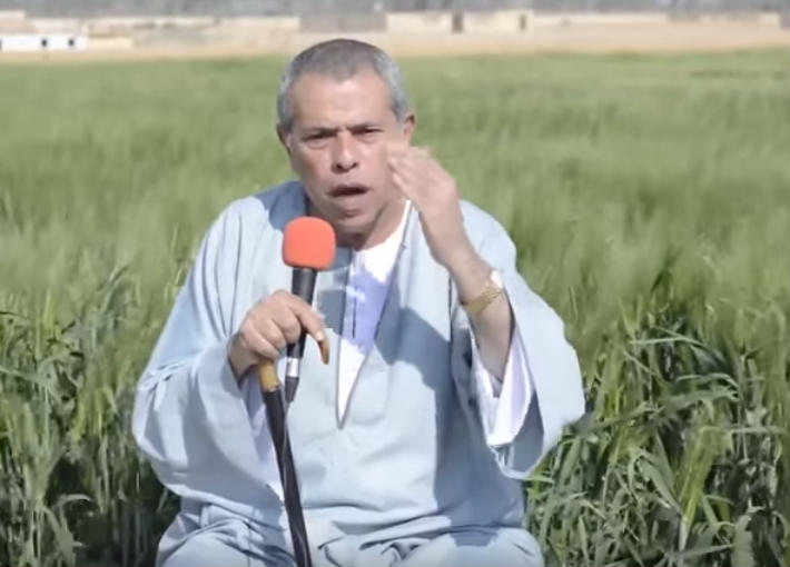 عكاشة يظهر بالجلابية ببرنامج جديد ويعلن تأييد السيسي (شاهد)