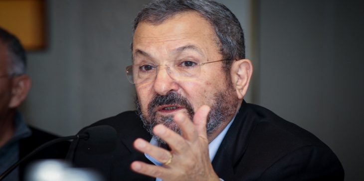 باراك يشن هجوماً لاذعاً على نتنياهو متهماً إياه بالاستسلام لحماس