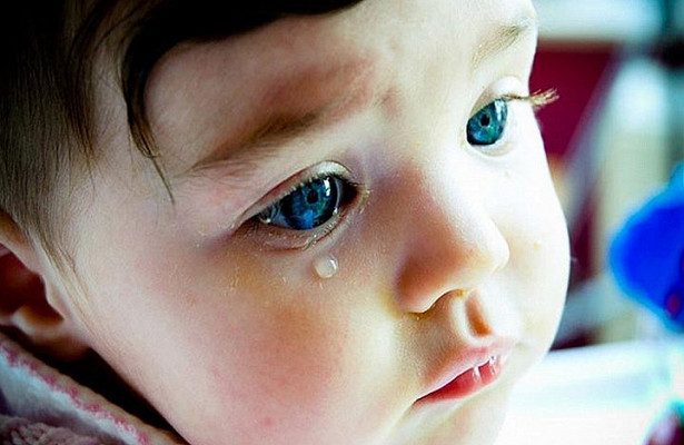 5 عبارات تجنب قولها لطفلك عندما يبكي