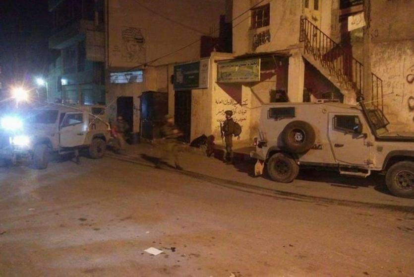 إصابتان إحداهما خطيرة خلال اقتحام الاحتلال ومستوطنيه بلدة حلحول