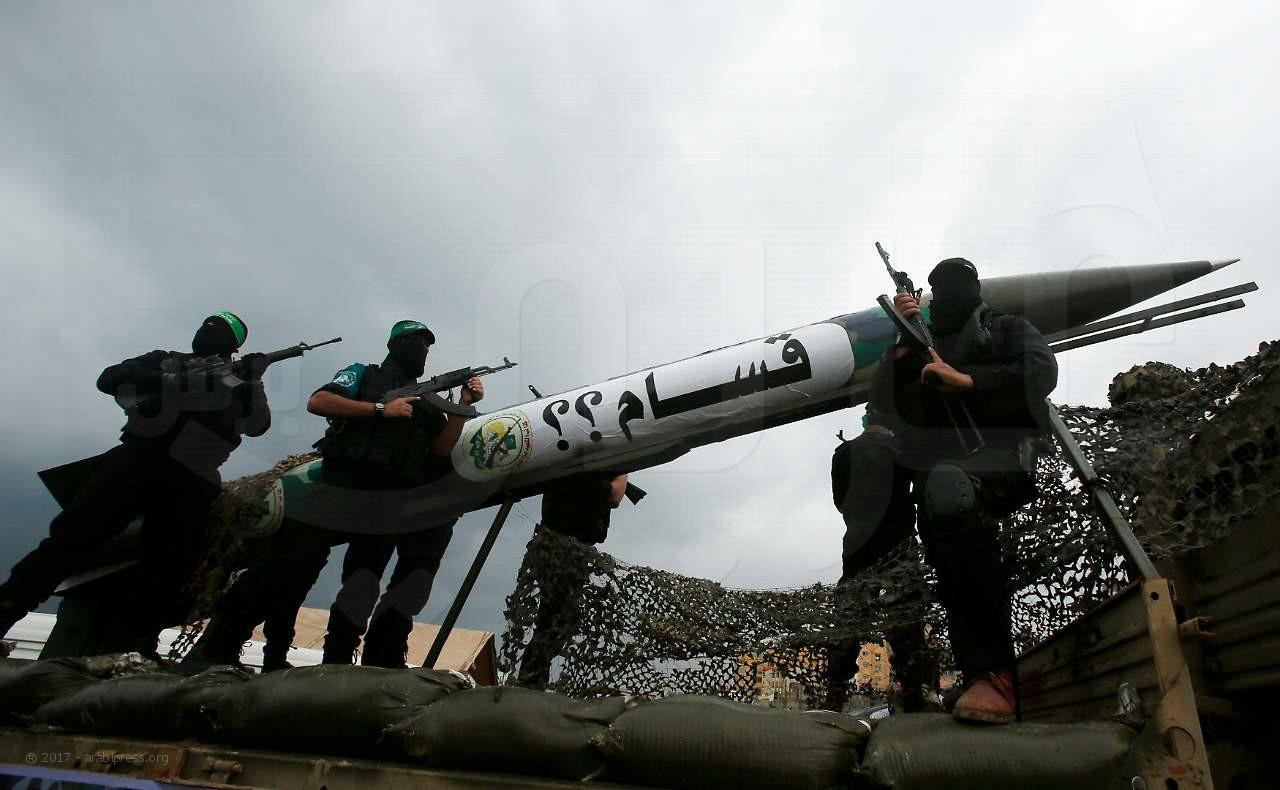 "واللا":  "إسرائيل" تخشى من حرب صاروخية مع حزب الله وحماس