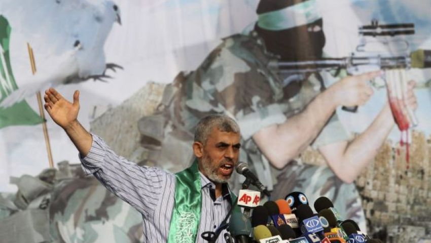 السنوار يطالب بوقف التنسيق الامني