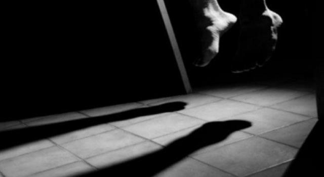 رام الله: رجل خمسيني قضى معلّقًا ومشنوقًا بحبل داخل منزله