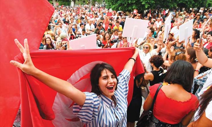 الحكومة التونسية تصادق على مشروع قانون المساواة في الإرث المثير للجدل