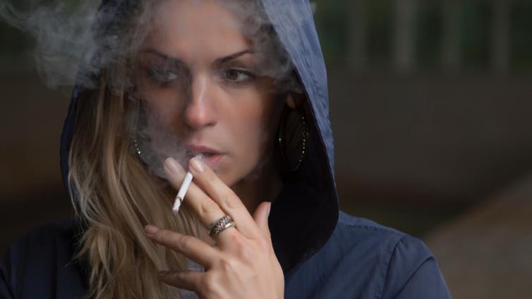 20 سيجارة يوميا.. ماذا تفعل بالمدخنين؟