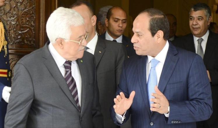 صحيفة: السيسي يسعى لرفع العقوبات عن غزة خلال لقائه بعباس